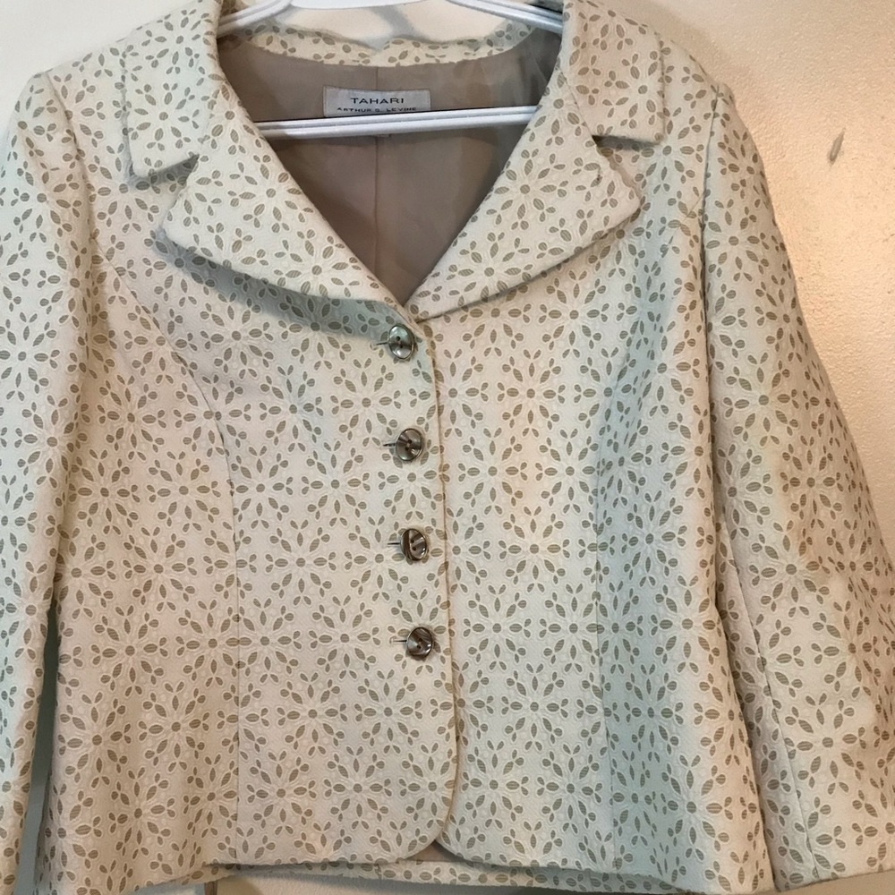 Sz 12 Tahari Suit CUTE & NICE !!